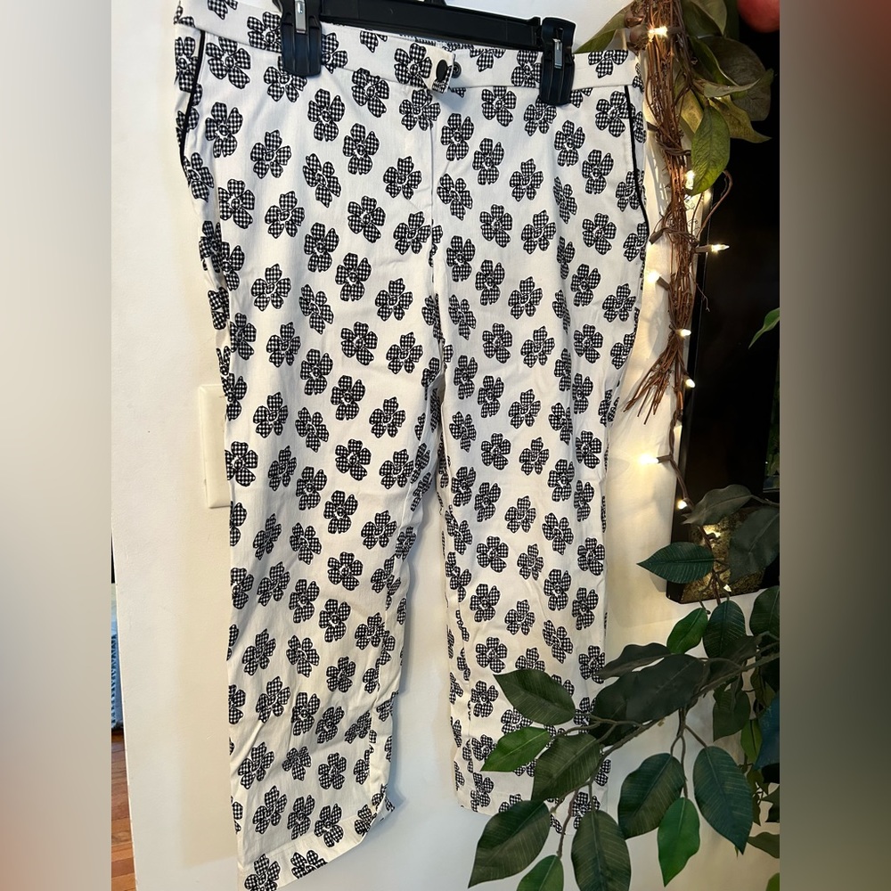 🌈 Super stretchy flowered crop pants